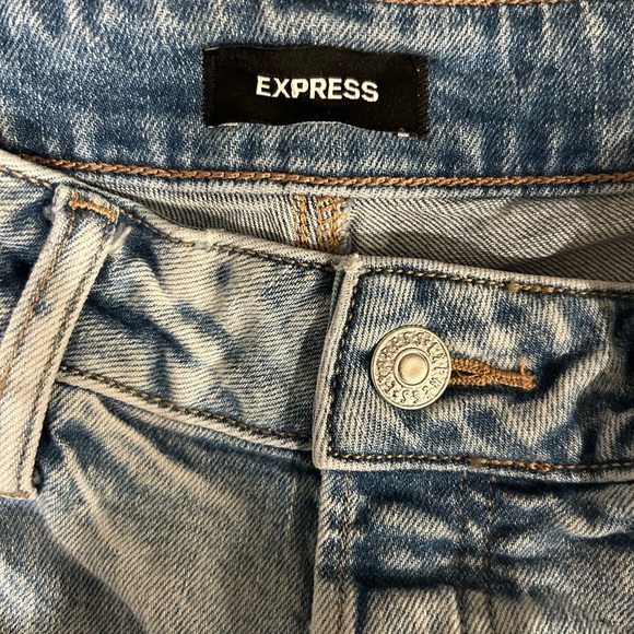 Express, Size 4R, Mid Rise Boyfriend Jeans, Light Wash - Picture 3 of 4